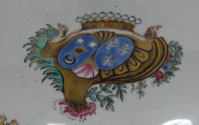 Porcelain tureen Chinese Export. Armorial Besnier de Blives et Bourg de Bozas  - Qianlong period | MasterArt